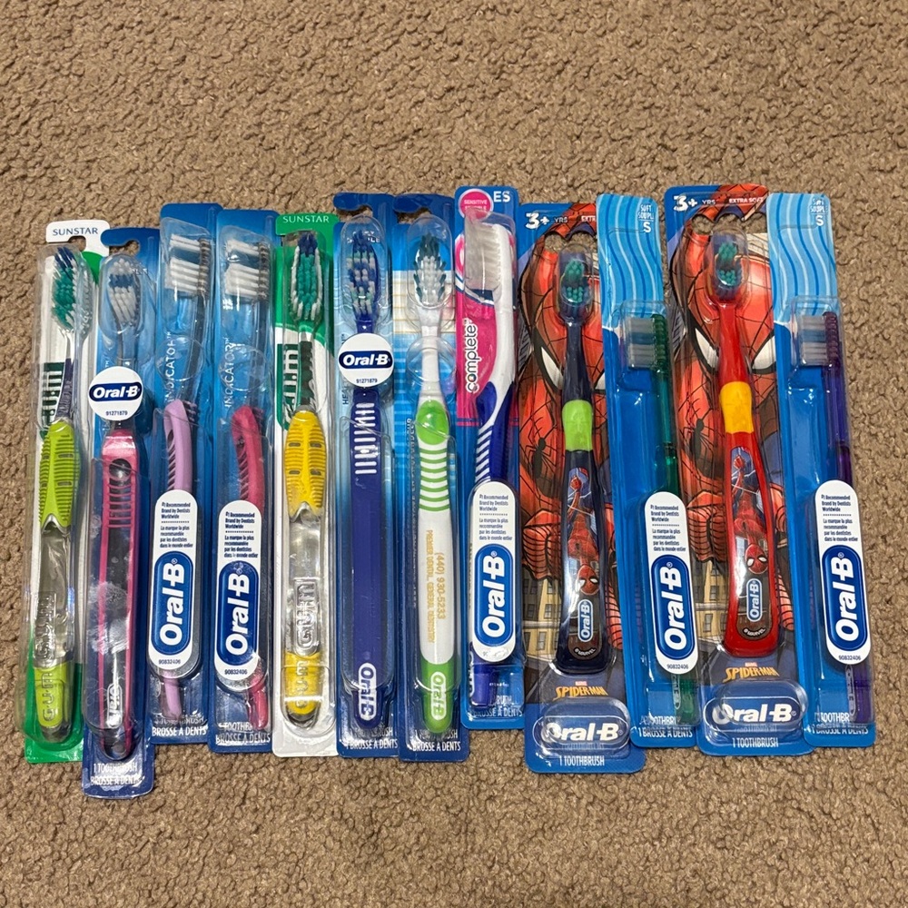 Oral-B Multi-Color Toothbrush Set (12)
